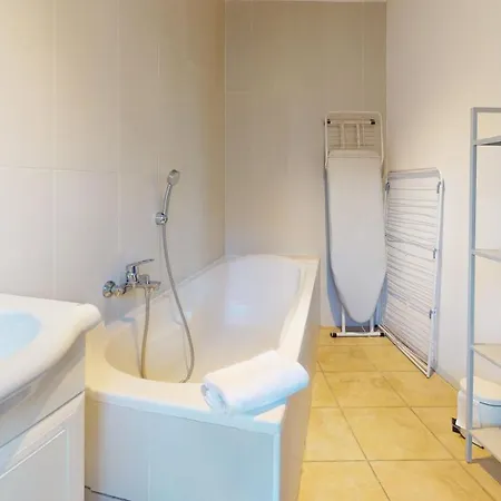 Апартаменты Des Bains Parking Hypercentre 6-8personnes