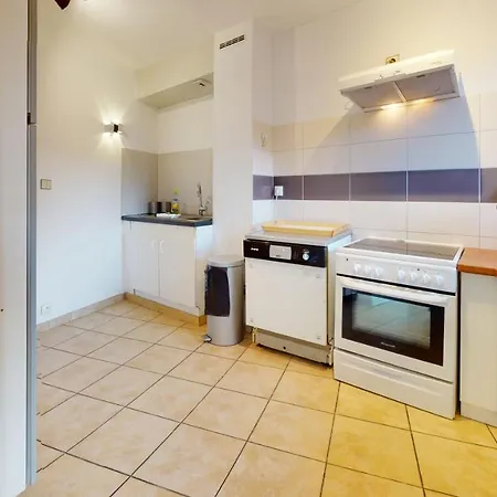 Апартаменты Des Bains Parking Hypercentre 6-8personnes *