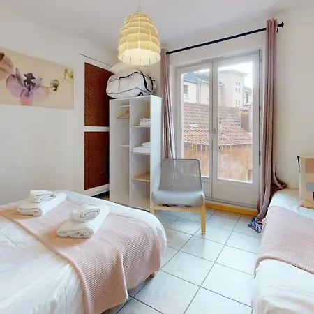 Des Bains Parking Hypercentre 6-8personnes *