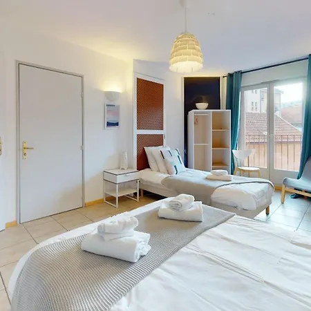 Des Bains Parking Hypercentre 6-8personnes *