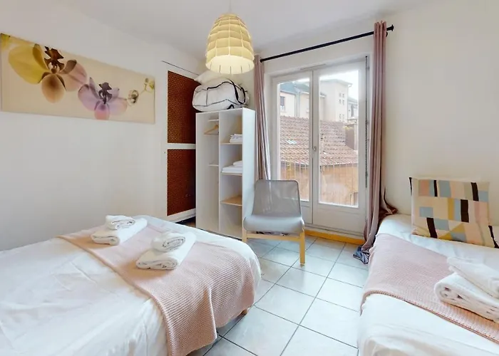 Des Bains Parking Hypercentre 6-8personnes *